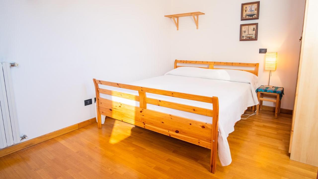 The Zodiac Apartment - Italian Homing Sirmione Bagian luar foto