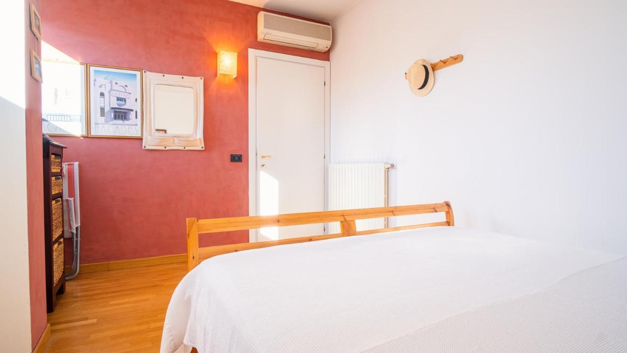 The Zodiac Apartment - Italian Homing Sirmione Bagian luar foto